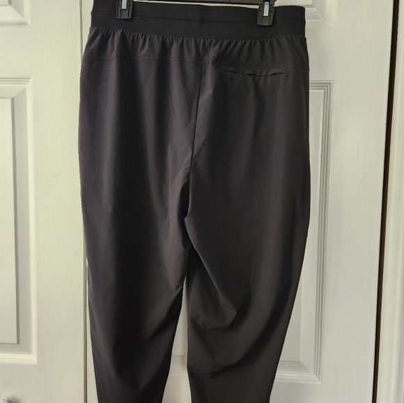 Talbots Lightweight Woven Stretch Straight Leg Crop Pants - Picture 6 of 9